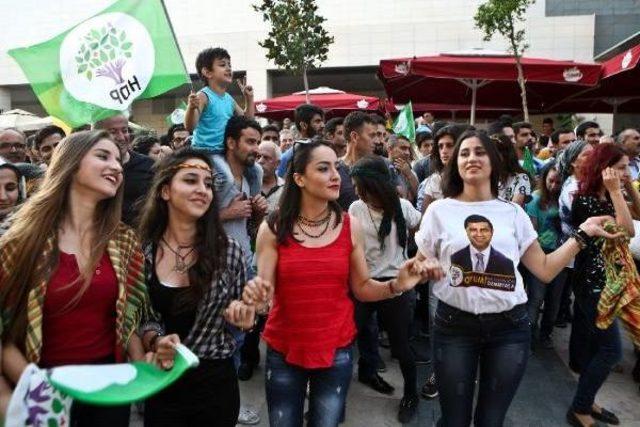 Antalya’Da Hdp Başarıyı Kutladı