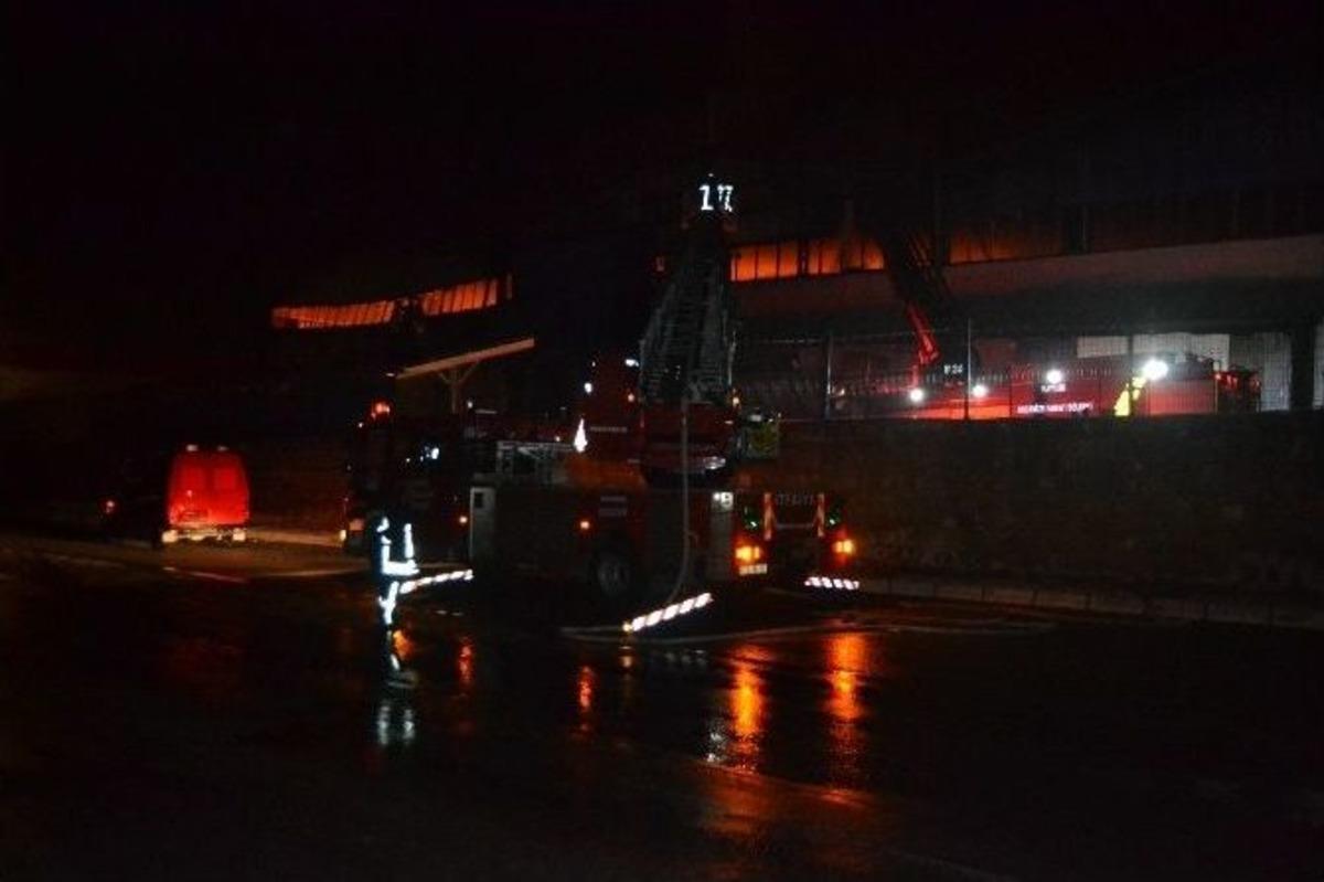Elektrikli Ev Aletleri &Uuml;reten Fabrika Deposunda Korkutan Yangın