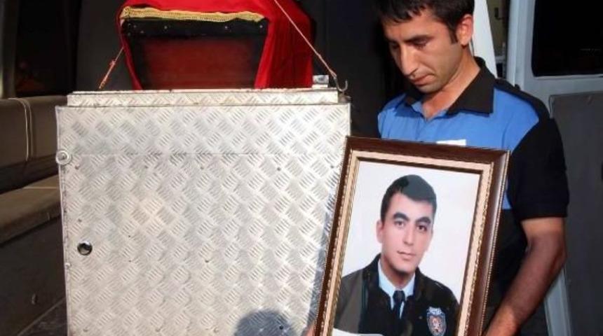 Gen&ccedil; Polis Evinde &Ouml;l&uuml; Bulundu (2)
