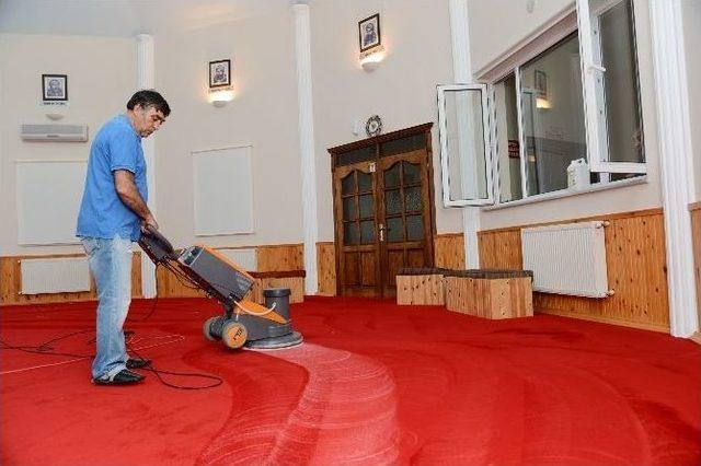 Beylikdüzü’nde İbadethaneler Ramazan’a Hazırlanıyor