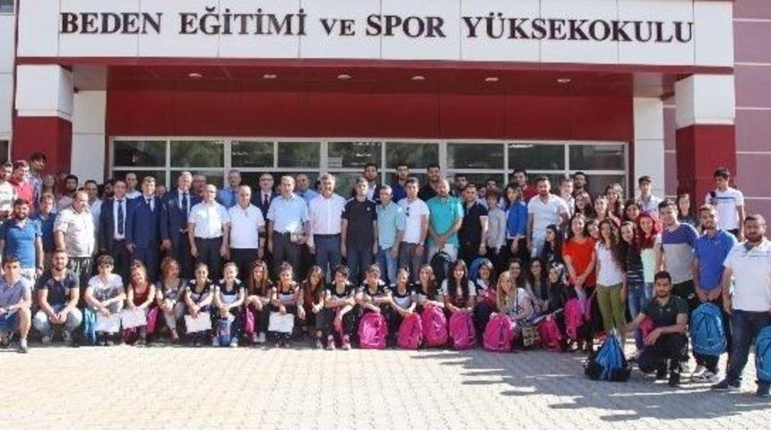 Ga&uuml;n&rsquo;de Başarılı Sporcular &Ouml;d&uuml;llendirildi