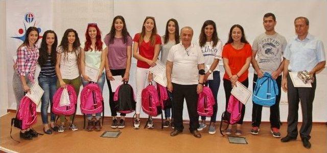 Gaün’de Başarılı Sporcular Ödüllendirildi