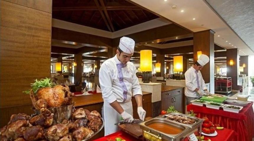 Turizmde &lsquo;her Şey Dahil&rsquo; &Ccedil;ıkmazı