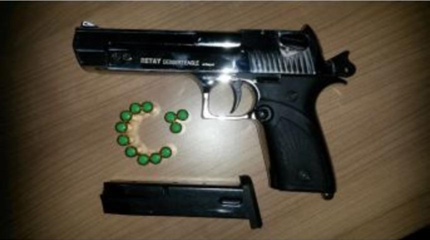 Adapazarı&rsquo;nda Bir Gen&ccedil;ten Kuru Sıkı Tabanca Ele Ge&ccedil;irildi