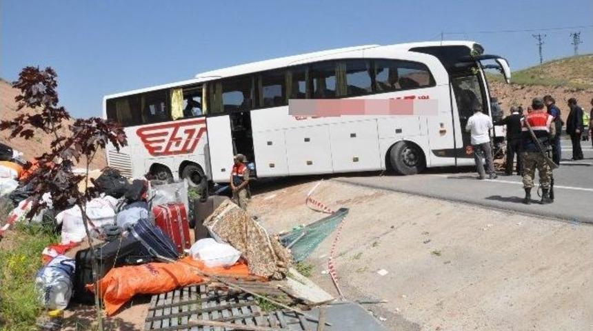 Sivas&rsquo;taki Otob&uuml;s Kazasında Yaralı Sayısı 39&rsquo;a Y&uuml;kseldi