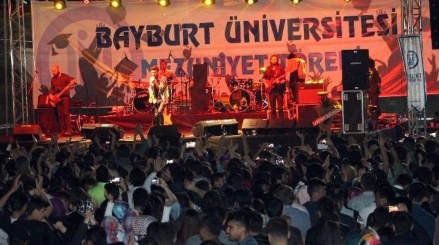 &Uuml;niversite &Ouml;ğrencileri Kolpa Ve Sel&ccedil;uk Balcı İle Coştu