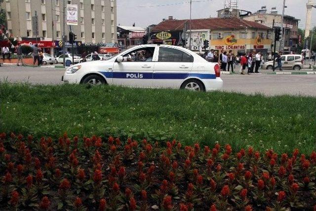 Bursa’da Polis Aracına Saldırı