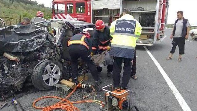 Pamukova'da Otomobil Tır Ile Çarpıştı: 5 Ölü, 1 Yaralı