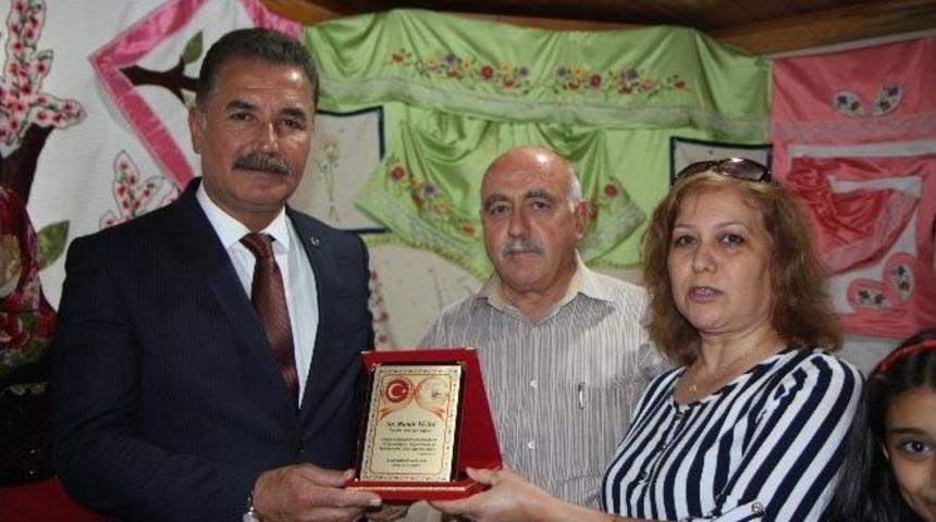 Tortek Kursiyerleri, Başkan Tuna&rsquo;ya Plaketle Teşekk&uuml;r Etti