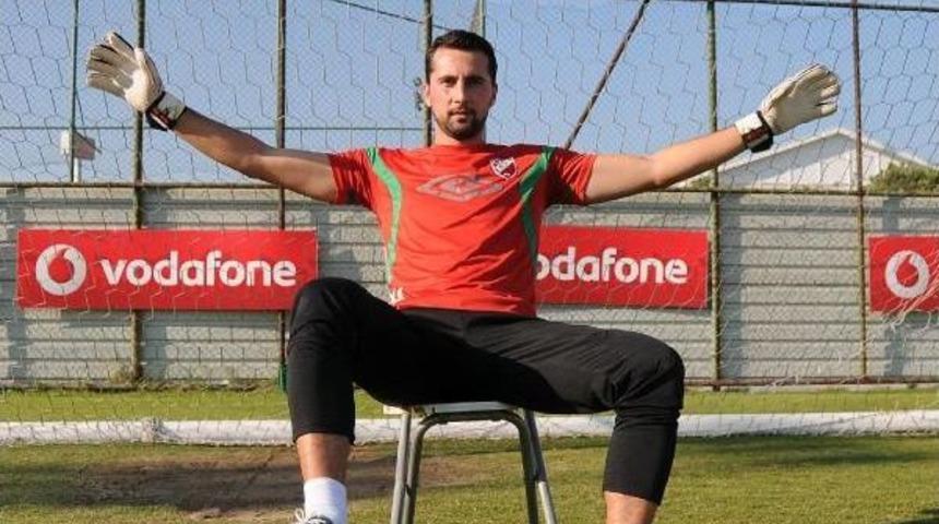 Karşıyaka Kaleci Arıyor