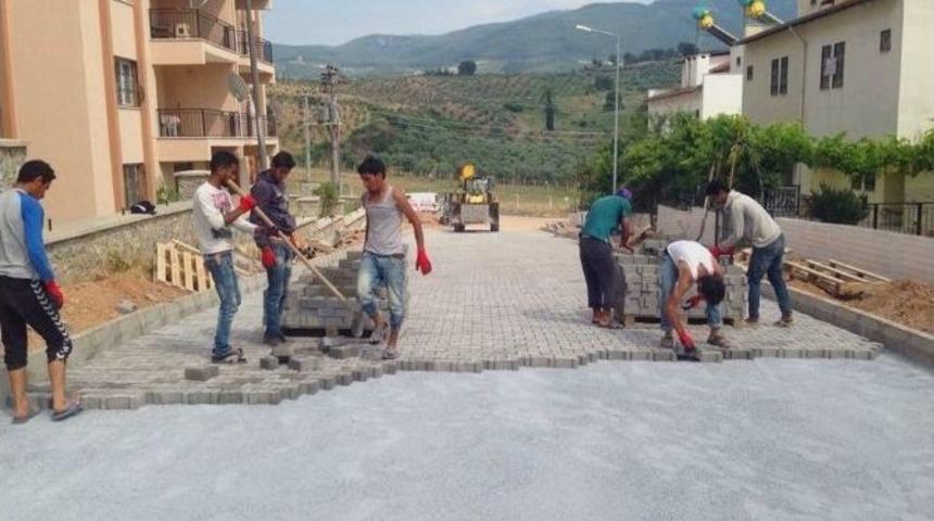 Davutlar&rsquo;da Yol Yapımı Ve Kaldırım &Ccedil;alışmaları