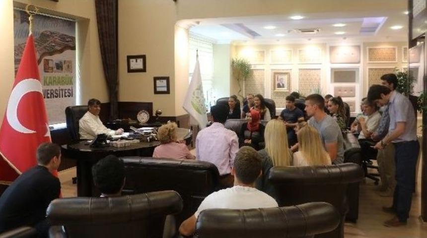 Rekt&ouml;r Polat&rsquo;a Değişim Programı &Ouml;ğrencilerinden Veda Ziyareti