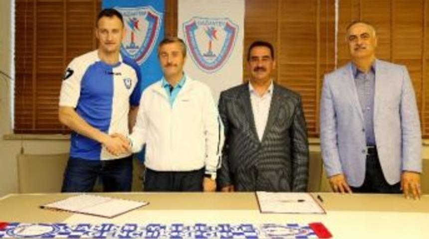 Şahinbey Kadrosunu G&uuml;&ccedil;lendiriyor