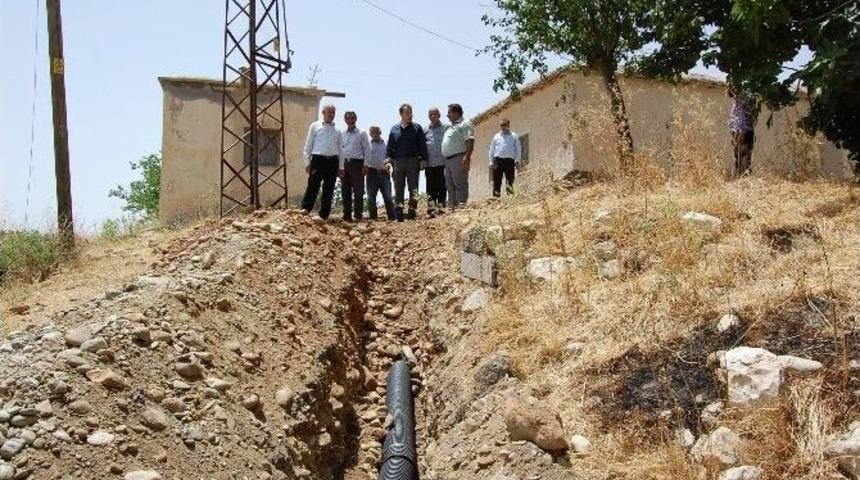 Samsat&rsquo;ın &Ccedil;i&ccedil;ek K&ouml;y&uuml;ne Kanalizasyon Sistemi Kuruluyor