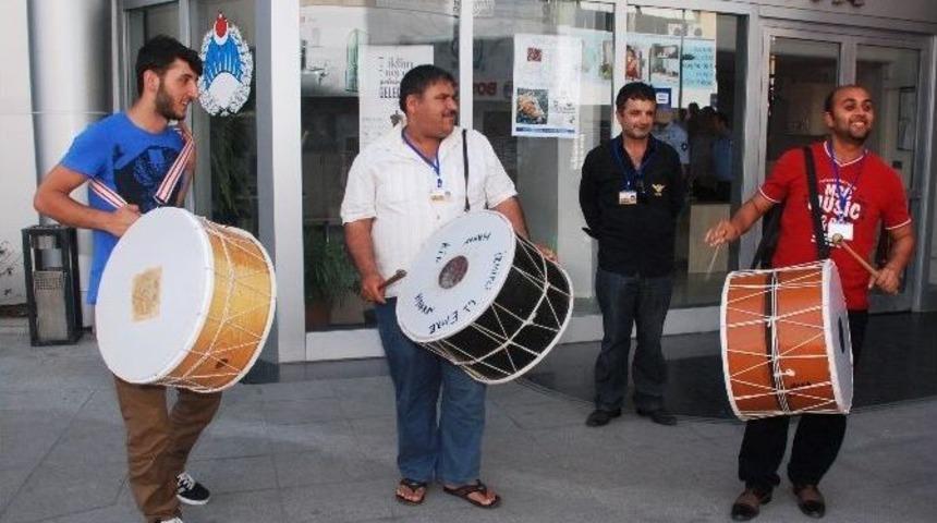 Davul &Ccedil;almak İsteyenler Zabıta&rsquo;ya