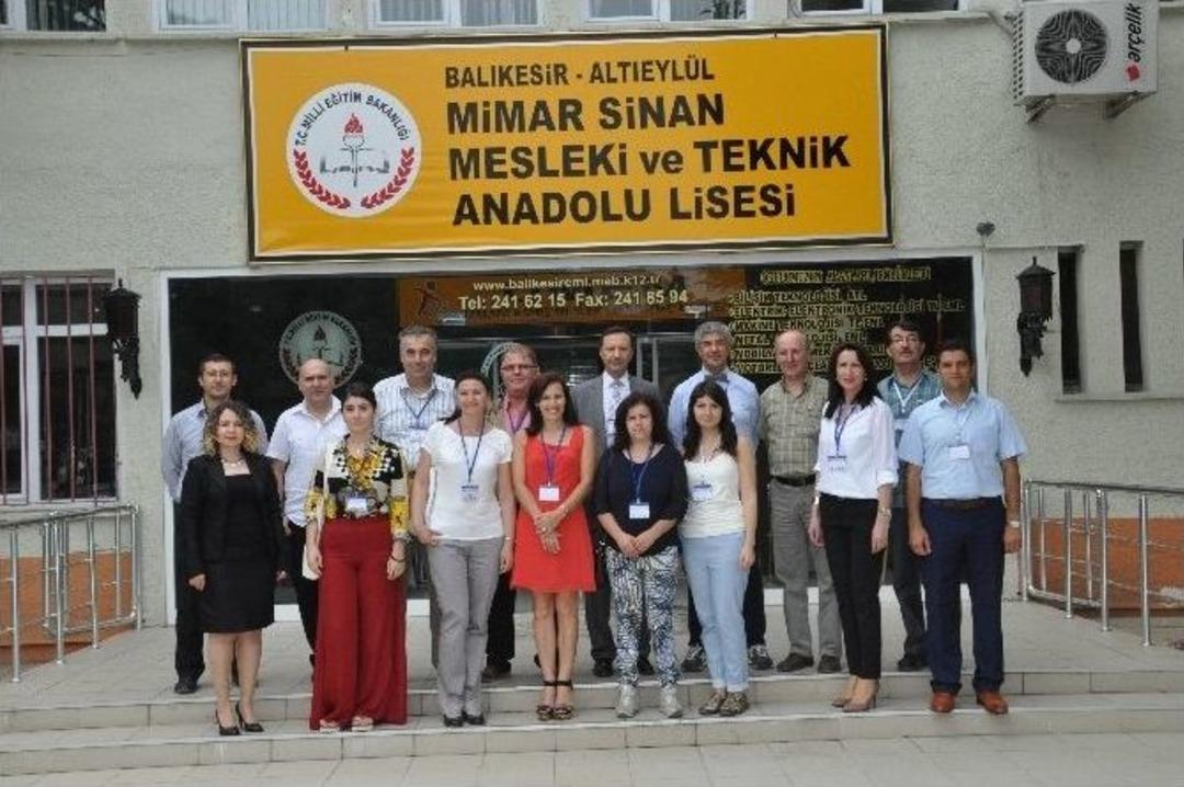 21. Y&uuml;zyıl Mesleki Eğitimde Y&ouml;netim Becerileri