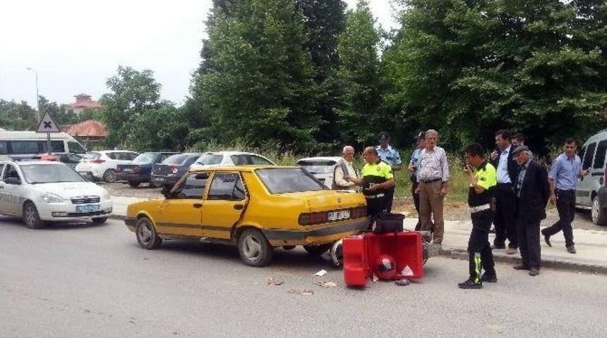 Motosikletli Kurye Kaza Yaptı