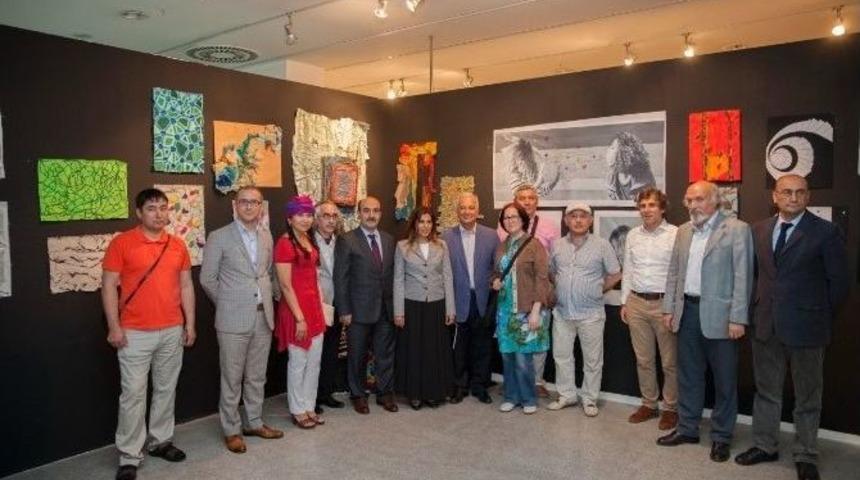 Geleceğin Modacılarından Sıra Dışı Elbiseler