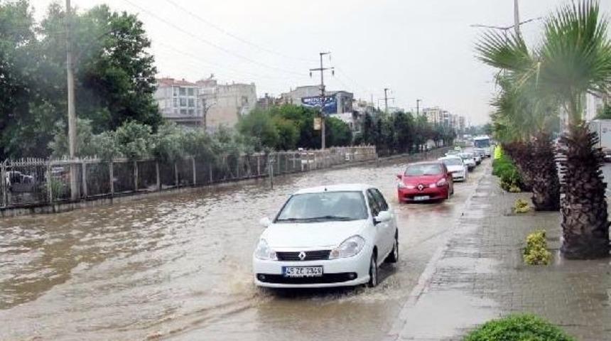 Turgutlu'ya 15 Dakikalık Yağmur Yetti
