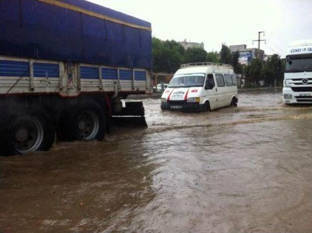 Turgutlu'ya 15 Dakikalık Yağmur Yetti