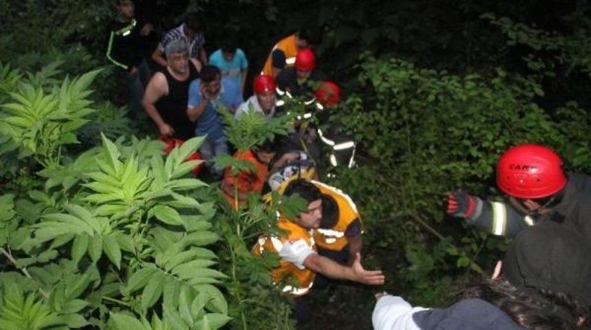 Topun Peşinden 200 Metre Y&uuml;kseklikten U&ccedil;uruma Yuvarlandı