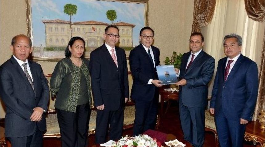 Asean &Uuml;yesi &Uuml;lkelerin B&uuml;y&uuml;kel&ccedil;ilerinden Vali T&uuml;rker&rsquo;e Ziyaret