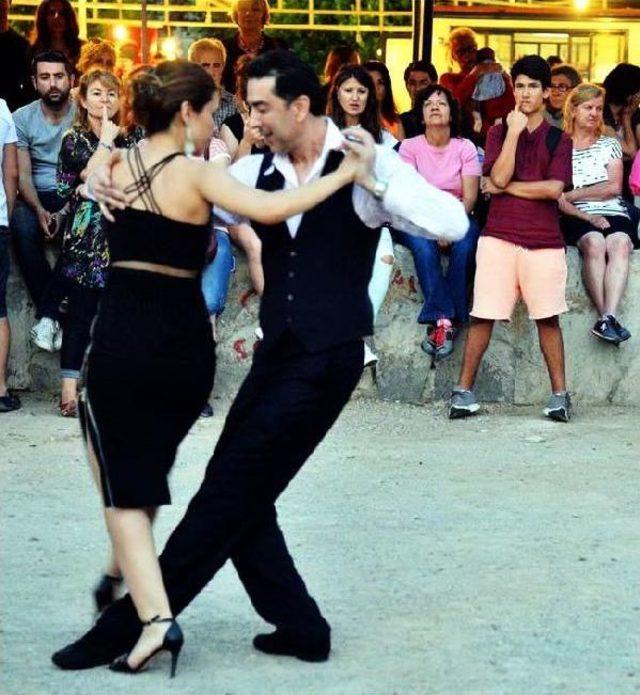 Gümüşlük'te Gün Batımında Tango Keyfi