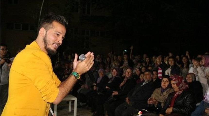 Demirci&rsquo;de Gen&ccedil;ler G&ouml;khan Ay Konseriyle Coştu