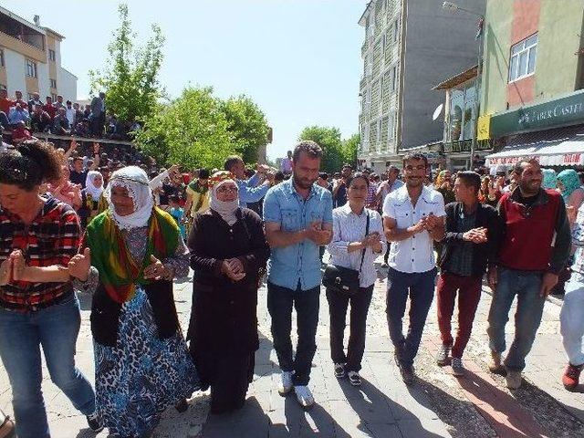 Malazgirt&rsquo;te Se&ccedil;im Kutlaması 1