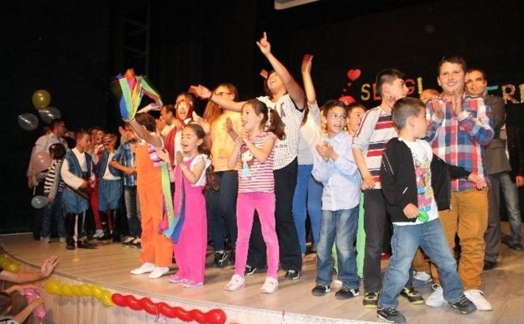 Niğde Sevgi Evleri &Ouml;ğrencilerinden Muhteşem Mezuniyet Gecesi