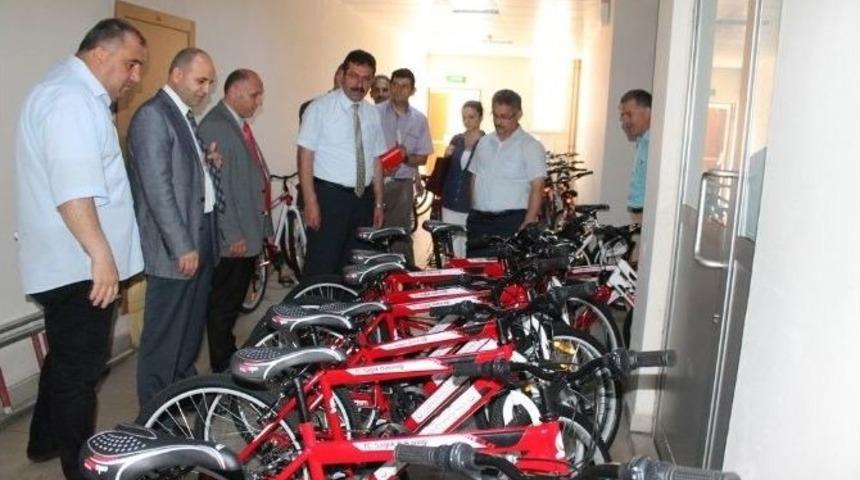 &Ouml;ğrencilere Bisiklet Hediyesi
