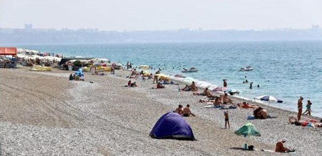 Antalya'da Plajlar Hareketlendi