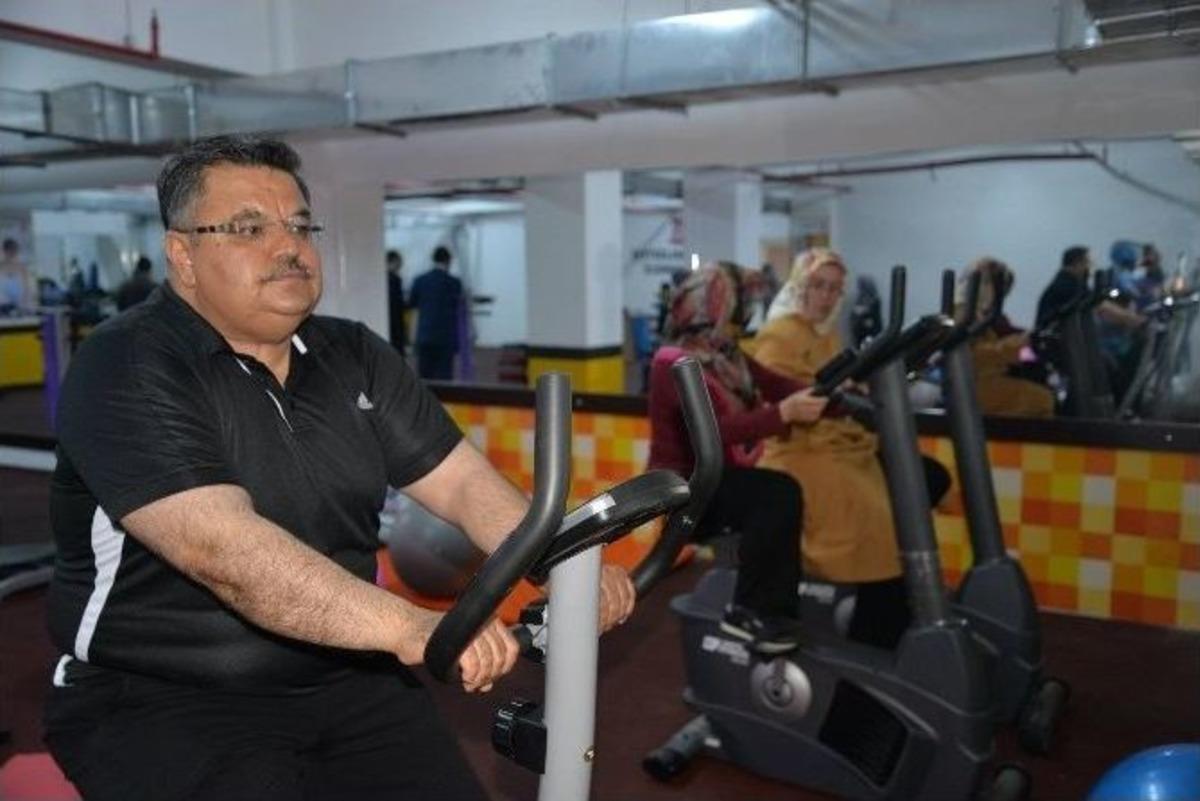 Bilecik Belediyesi Spor Merkezi Vatandaşların Hizmetine Girdi