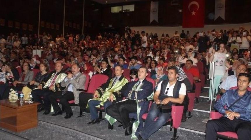 Mustafa &Ccedil;ıkrık&ccedil;ıoğlu Myo&rsquo;da Mezuniyet Sevinci