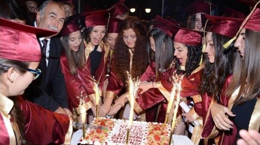 Başak Koleji&rsquo;nden G&ouml;rkemli Mezuniyet