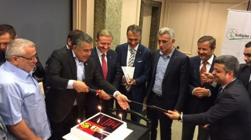 Mesut Hoşcan&rsquo;a S&uuml;rpriz Doğum G&uuml;n&uuml; Kutlaması