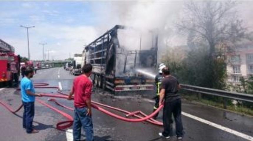 Tır&rsquo;ın &Ccedil;arptığı Tanker Alev Aldı