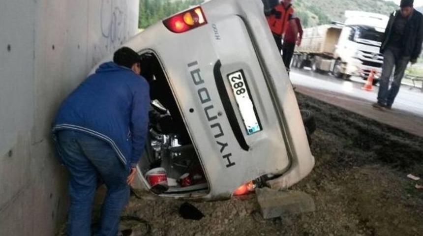K&uuml;tahya&rsquo;da Trafik Kazası: 3 Yaralı