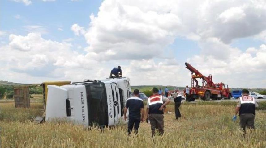 Eşini &Ouml;ld&uuml;ren Eski Polis Tır Kazasında &Ouml;ld&uuml;