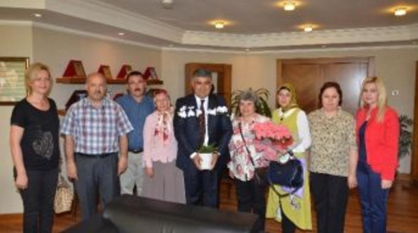 Kursiyer Hanımlardan &Ouml;zg&uuml;ven&rsquo;e Teşekk&uuml;r Ziyareti