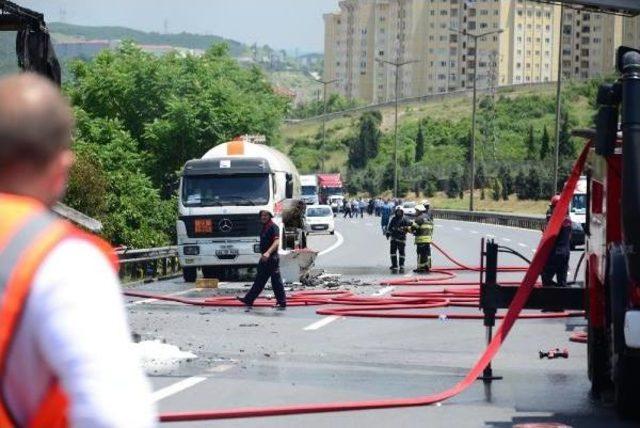 Tır'ın Çarptığı Lgp Yüklü Tanker Yandı, Tem Kilitlendi (2)