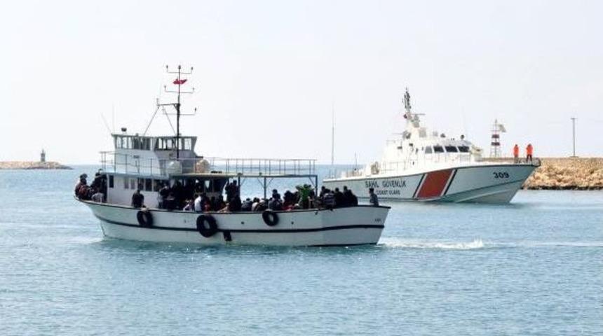 Mersin'de Sahil G&uuml;venlik 150 Suriyeli M&uuml;lteciyi Yakaladı