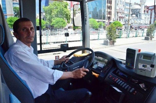 Halk Otobüsü Şoförüne “her Yerden Yolcu Alıyorsun” Diye Saldırdı