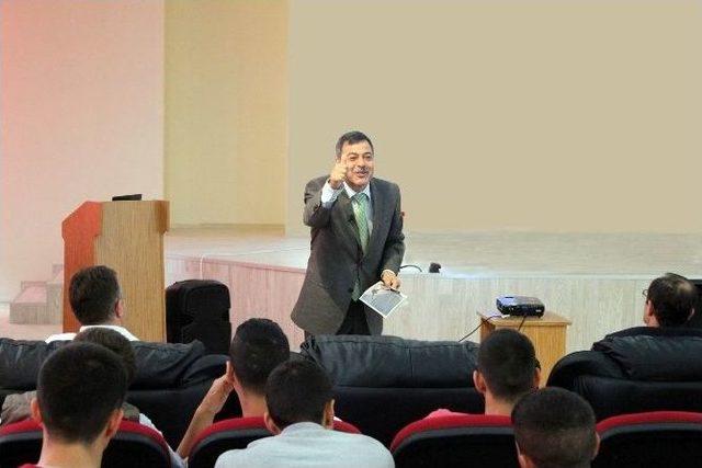 Şair Mehmet Aksu, Şiirin P&uuml;f Noktalarını Anlattı 2