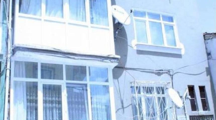 Balkondan D&uuml;şen 2 Yaşındaki Mehmet Akif Yoğun Bakımda