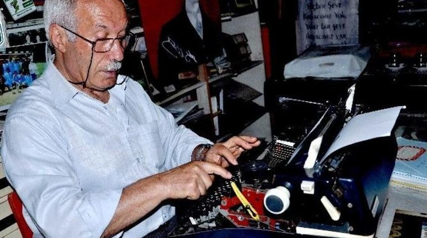 Teknolojiye Daktilo İle Meydan Okuyor