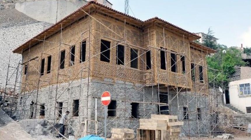 Raif Tuna Konağında Restorasyon &Ccedil;alışmaları Devam Ediyor