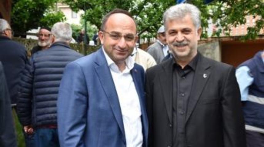 Başkan &Uuml;z&uuml;lmez, Derbent Muhtarını Tebrik Etti