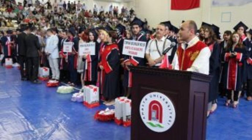 Rekt&ouml;r Orbay&rsquo;dan &Ouml;ğrencinin Ailesine Başsağlığı