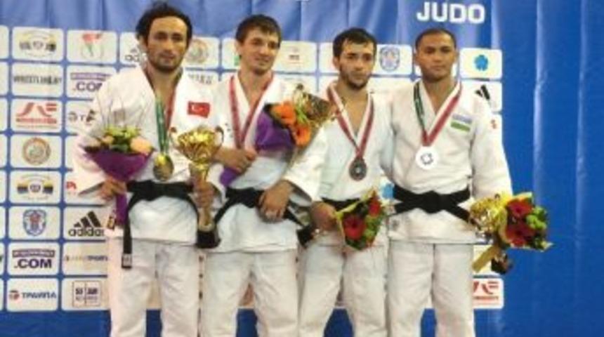 Bekir &Ouml;zl&uuml;&rsquo;y&uuml; Bu Kez Sakatlık Durdurdu